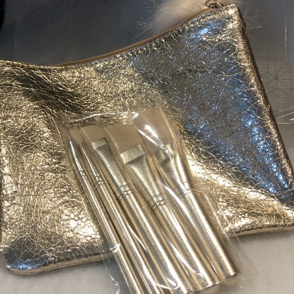 Mac Cosmetics Snowball Make up brushes NWT - Picture 3 of 7